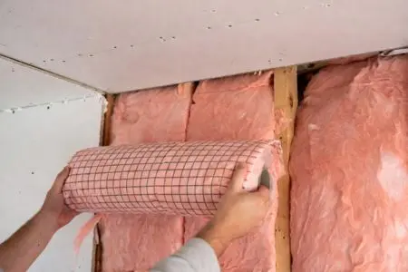 batt-insulation-installation Batt insulation installation